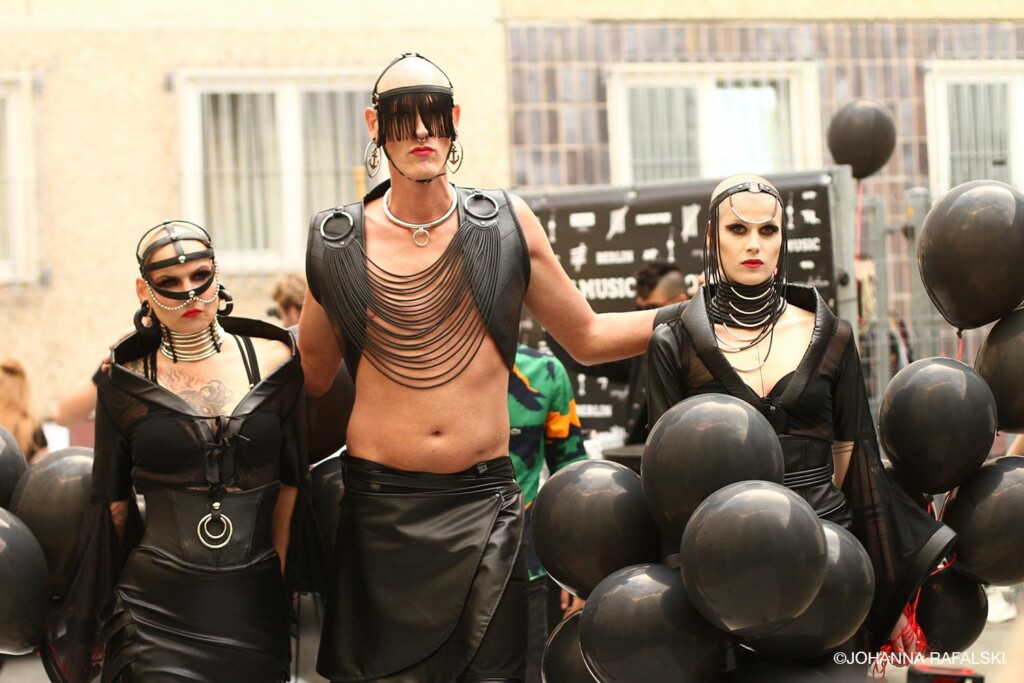 Black-leather-balloons-red-carpet-BMVA