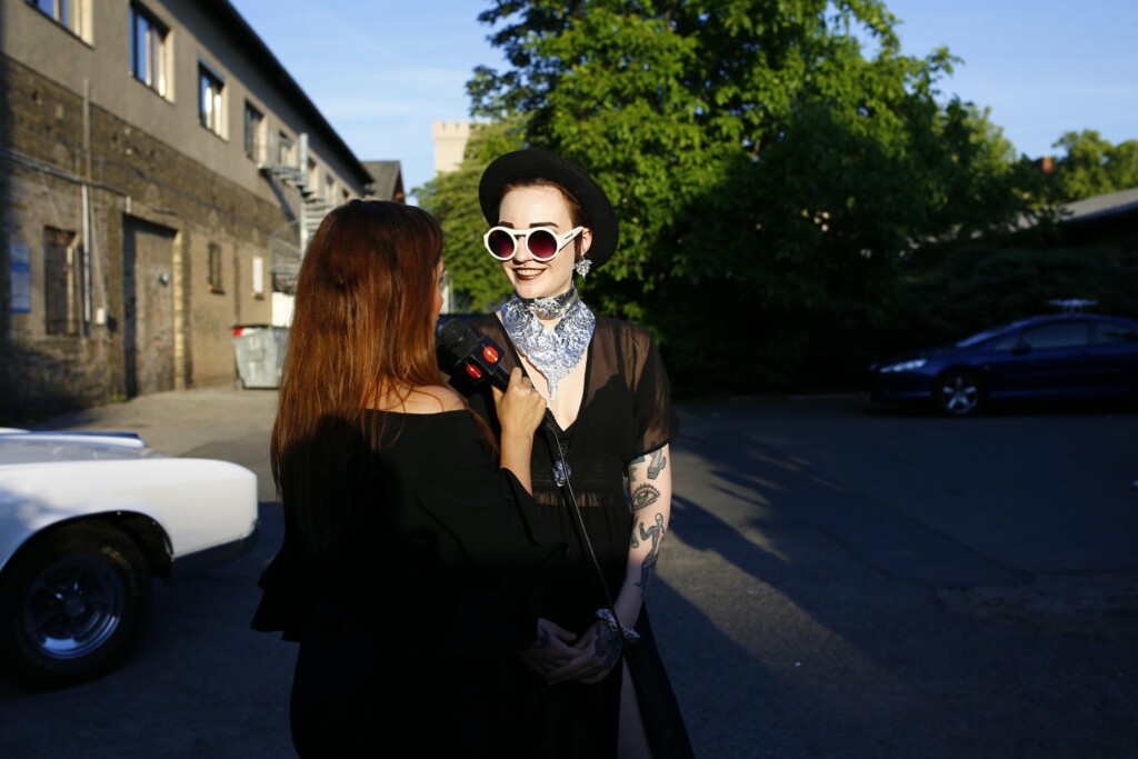 Punk-girl-all-black-interview-red-carpet-BMVA